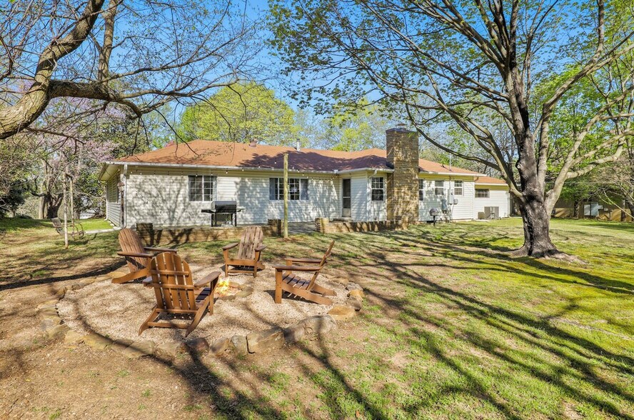 Building Photo - 578 N Sequoyah Dr