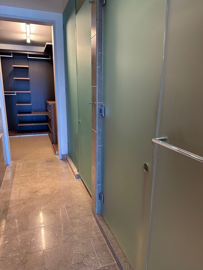 Building Photo - 6250 Hollywood Blvd