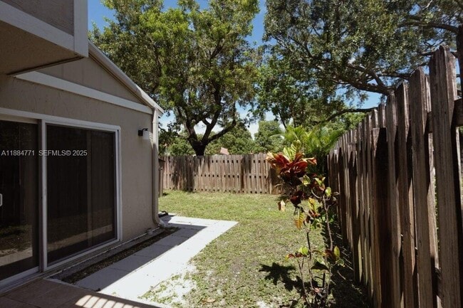 Building Photo - 702 Commodore Dr