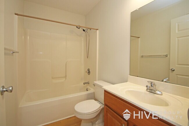 Building Photo - Charming Townhome in Harrisonburg!