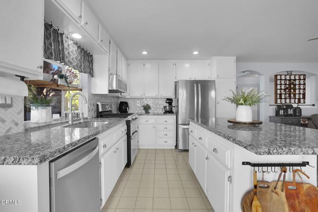 Building Photo - 885 Oakland Hills Dr