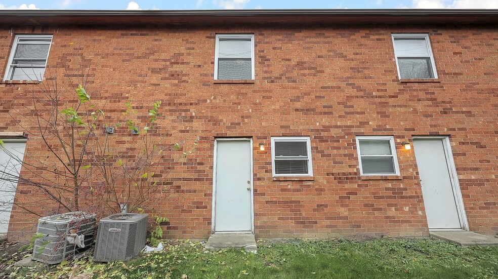 Building Photo - 3042 Sandridge Ave