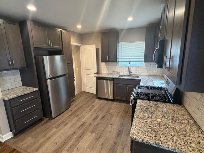 Building Photo - Rehabbed Spacious 3 BR/2.5 BAHouse - Northwoods