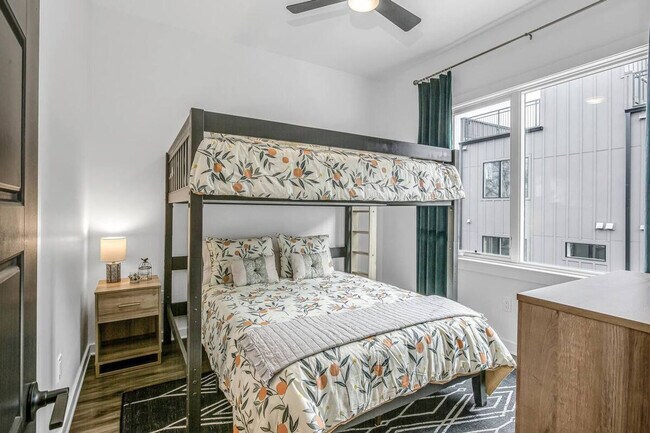 Building Photo - 738 Douglas Ave