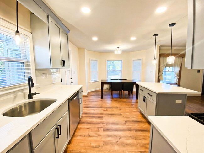 Building Photo - 143 Shore Dr