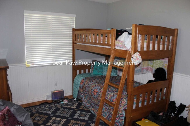 Building Photo - Cute Home in Near Downtown Evergreen!