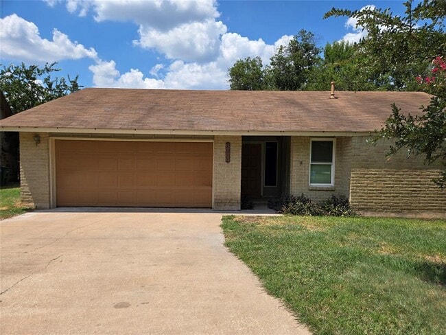 Primary Photo - 6704 Clubway Ln