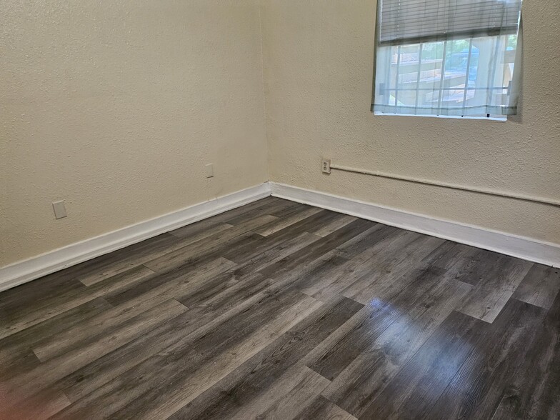 Building Photo - 2113 Mount Herman St