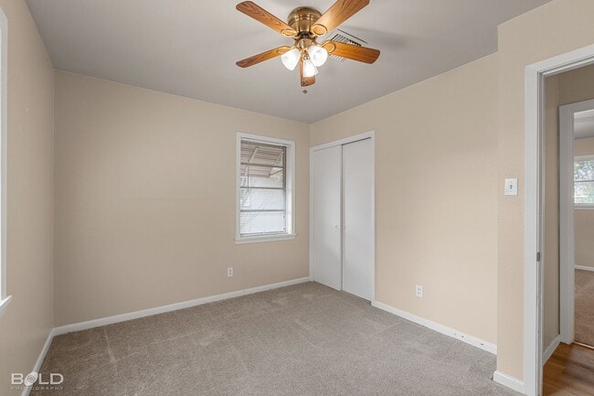 Building Photo - 1706 Shady Grove Dr