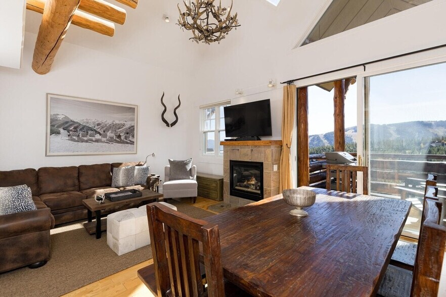 Building Photo - 7 Saddle Ridge Rd