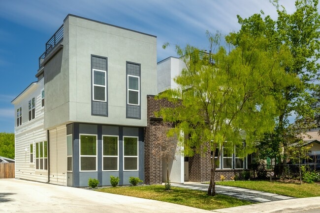 Building Photo - 719 Eleanor Ave