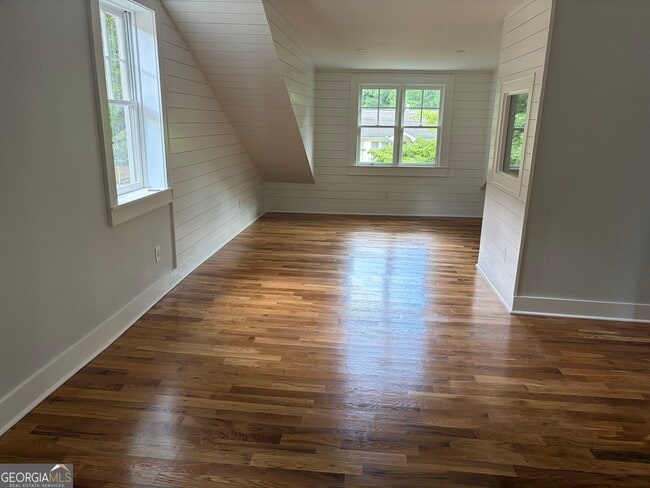 Building Photo - 886 Vedado Way NE