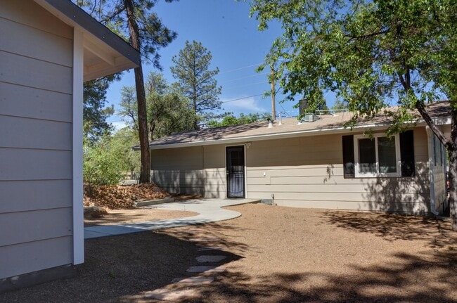 Building Photo - 3 Bedroom Home in Prescott for Rent!