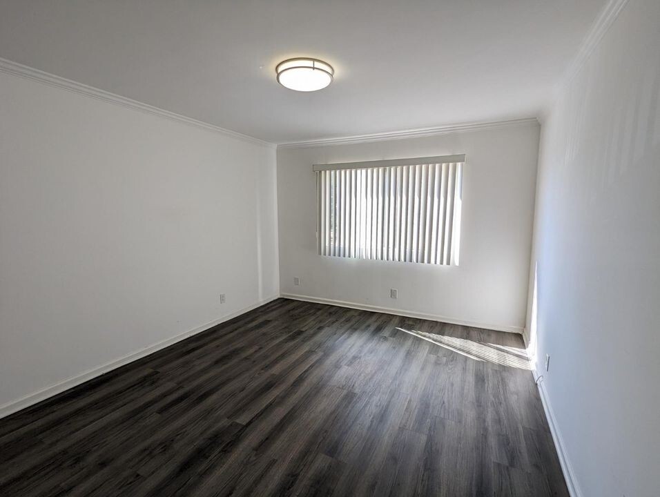 Building Photo - 118 S Wetherly Dr