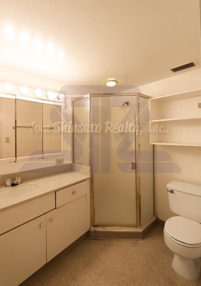 Building Photo - 2 Bedroom, 2 Bath unit at Victoria Plaza