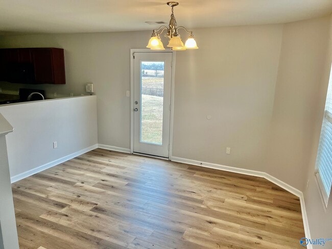 Building Photo - 193 Cloverbrook Dr