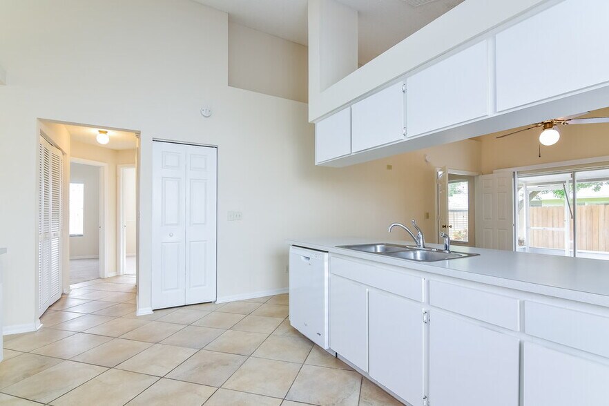 Building Photo - 8719 Exposition Dr