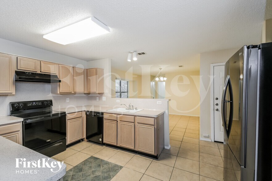 Building Photo - 905 Shady Brook Ln
