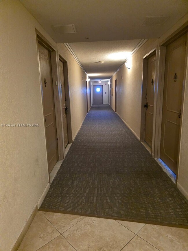 Building Photo - 9225 Collins Ave