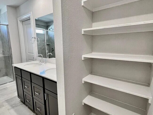 Building Photo - Open Concept Family Dream Home!