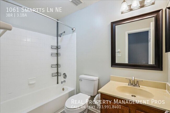 Building Photo - 1061 Smartts Ln NE
