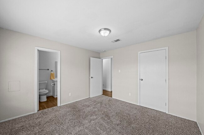 Building Photo - 16723 Running Quail Ct
