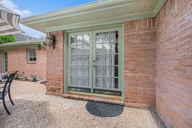 Building Photo - 12847 Memorial Dr