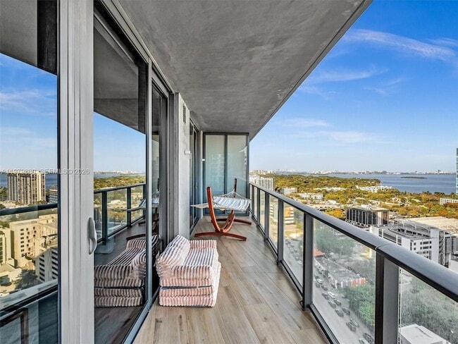 Building Photo - 121 NE 34th St