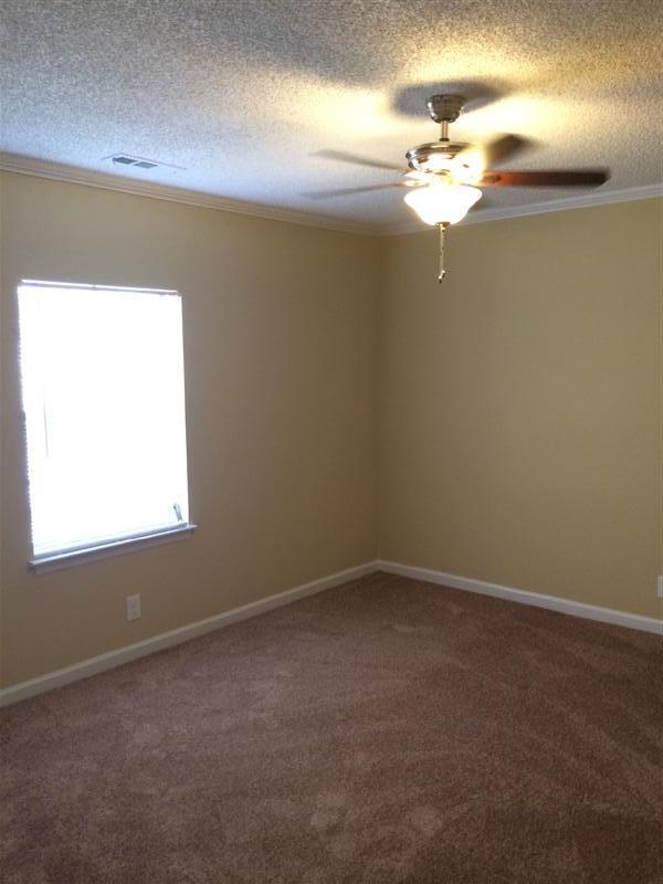 Building Photo - Condo Living Close to everything in Brentwood
