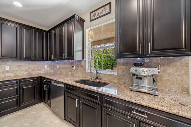 Building Photo - 10652 Ivanhoe Ln