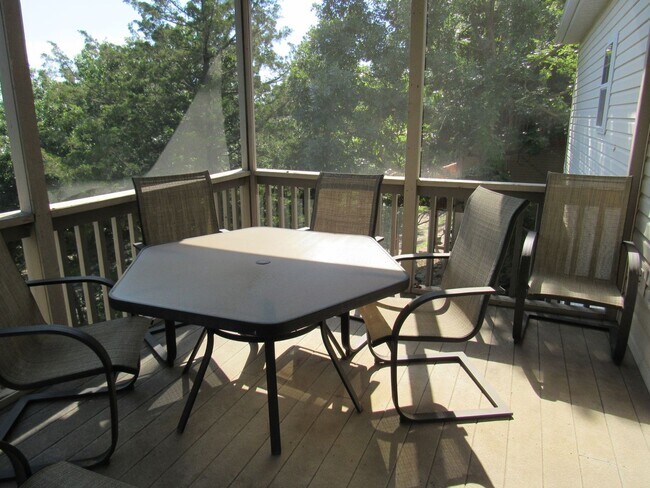 Building Photo - Osage Beach house for rent