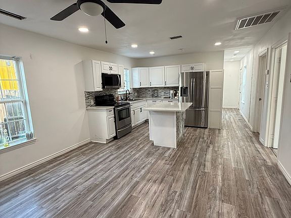 Building Photo - Fully remodeled