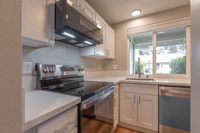 Building Photo - 12387 SW Walnut St