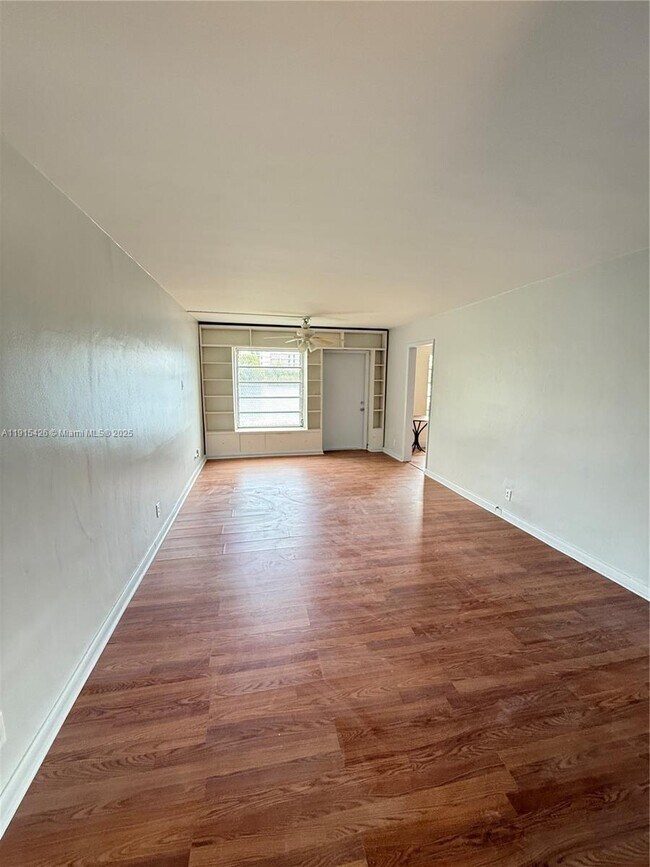 Building Photo - 19305 NE 2nd Ave