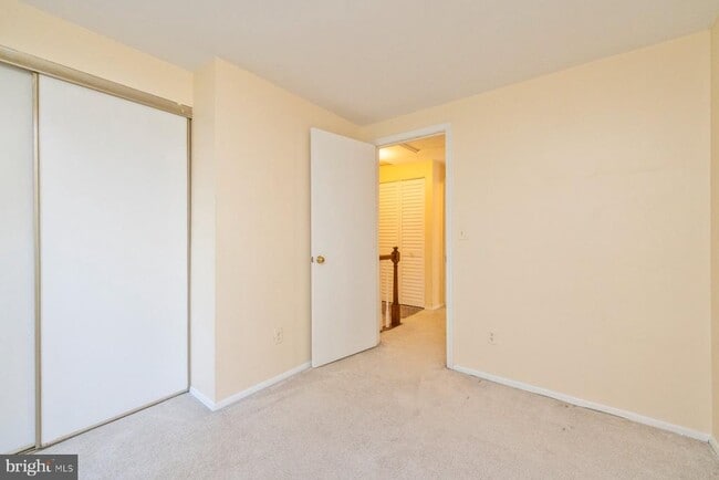 Building Photo - 39 Triple Crown Ct