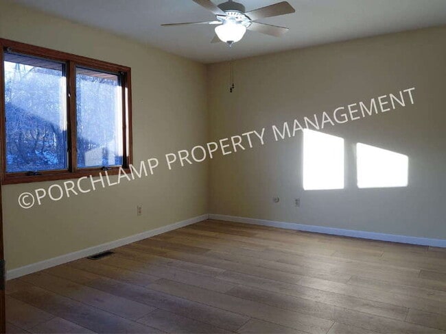 Building Photo - 587 Maryland Ave NE