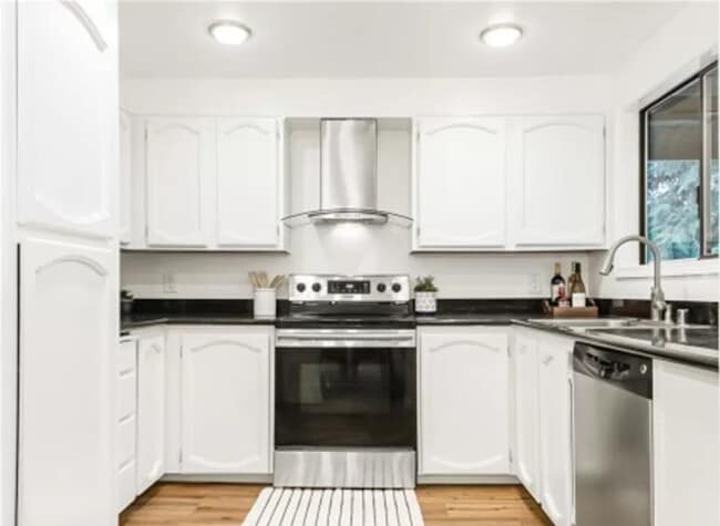 Building Photo - Awesome Juanita Condo for Lease