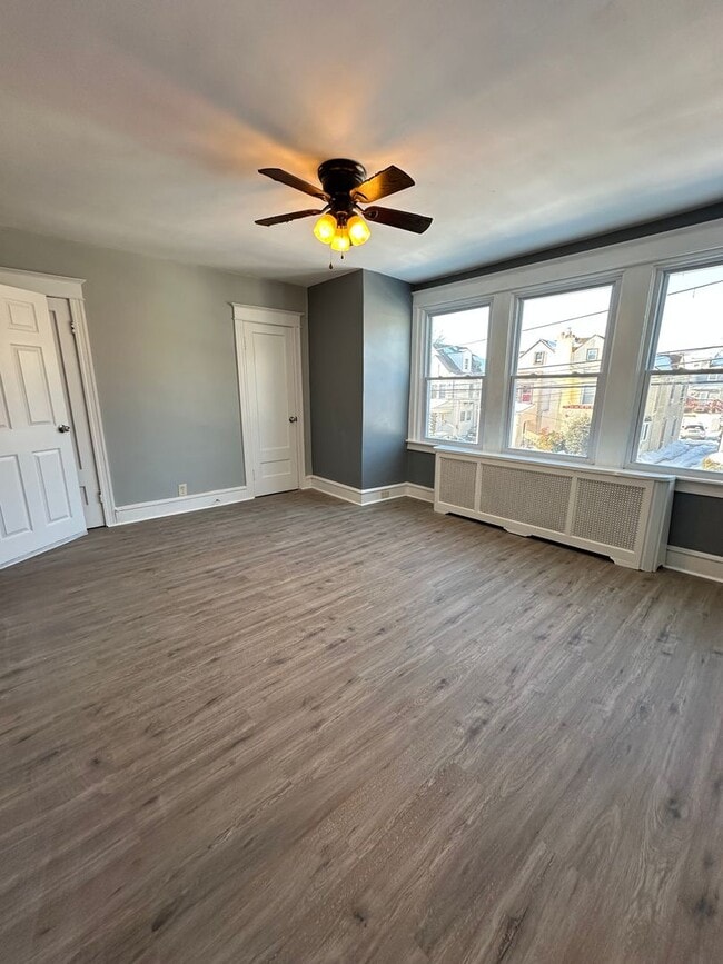 Building Photo - Beautiful renovated 4 bed, 2 full bath