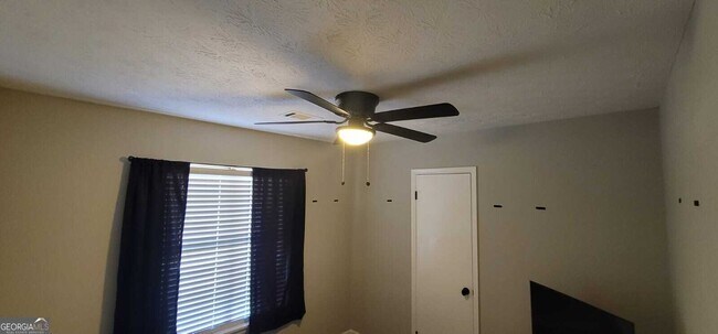 Building Photo - 8975 Ashwood Dr