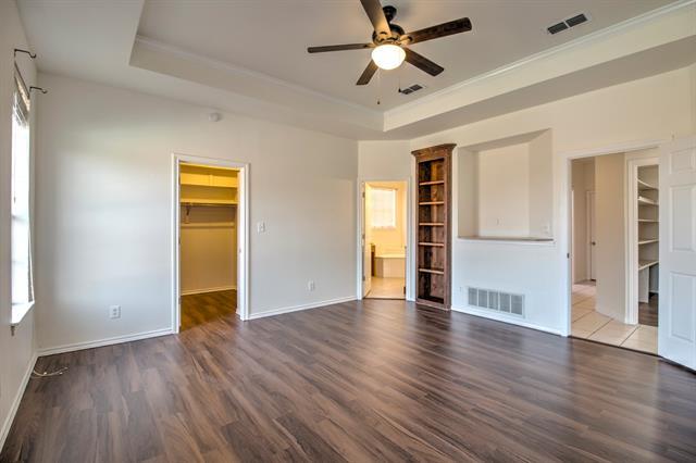 Building Photo - 1400 N St Charles Ave