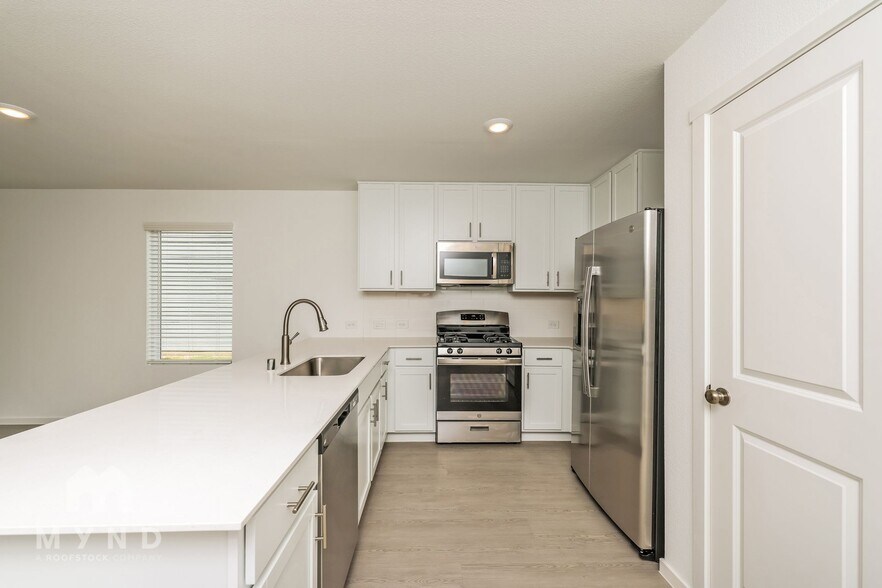 Building Photo - 2704 Mistwood Dr