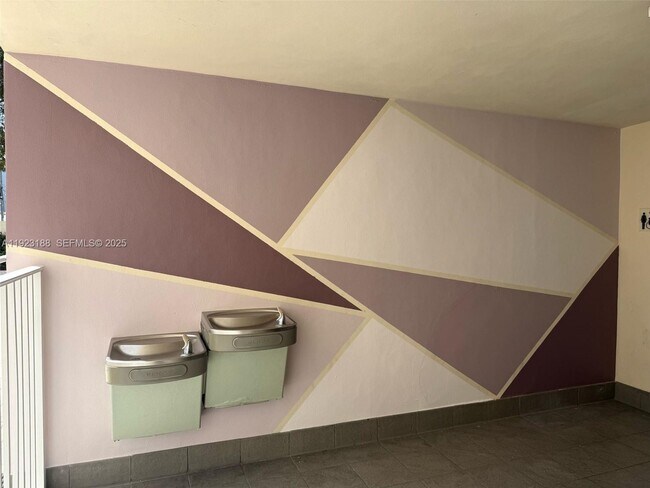 Building Photo - 120 SW 8th Ave