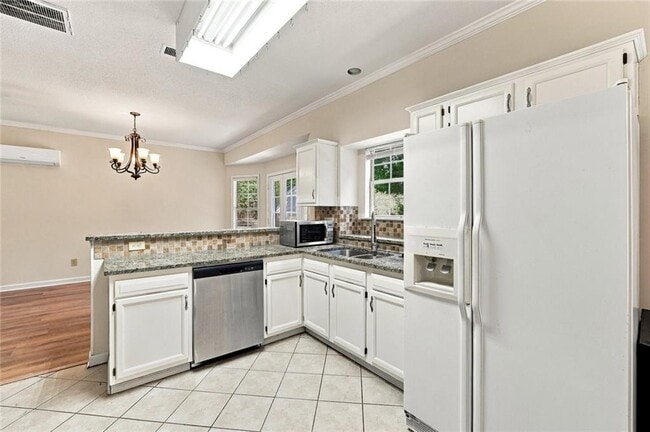 Building Photo - 10870 Willow Meadow Cir