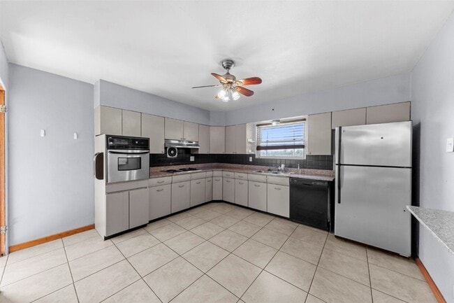 Building Photo - 3735 Koeln Ave