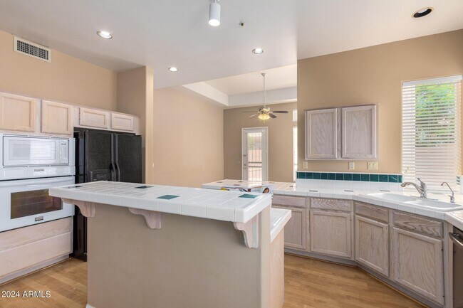 Building Photo - 8924 E Captain Dreyfus Ave