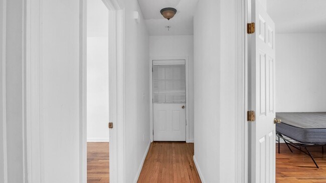 Building Photo - 1442 Main St