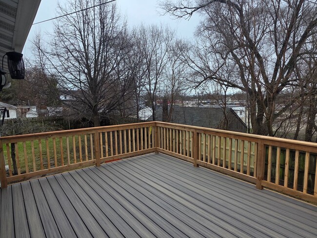 Building Photo - Updated 3 bedroom Kenosha home