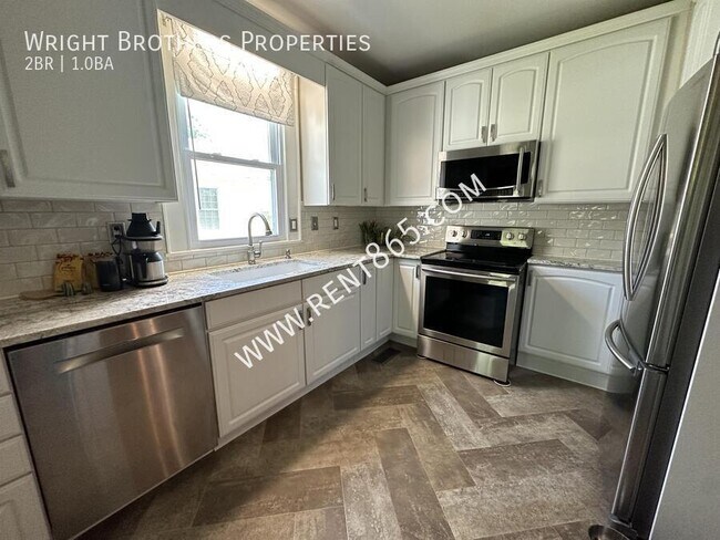 Building Photo - 2525 Bernhurst Dr