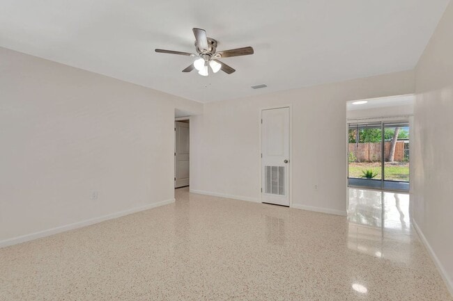 Building Photo - 4714 W Vasconia St