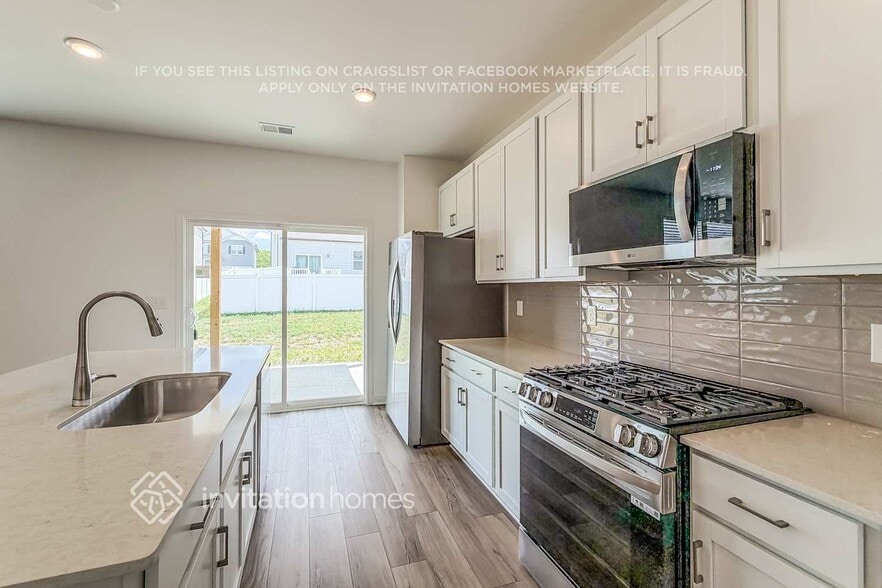 Building Photo - 263 W Millbrook Dr
